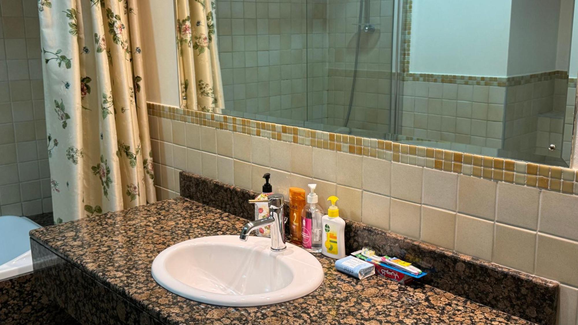 Hostel Pool View Executive Near Jbr Walk, Sadaf 1,2 *