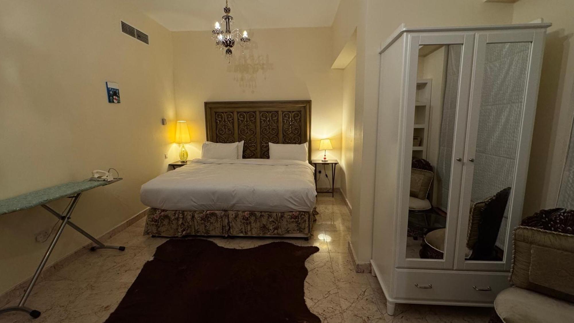 Pool View Executive Near Jbr Walk, Sadaf 1,2 Hostel Dubai