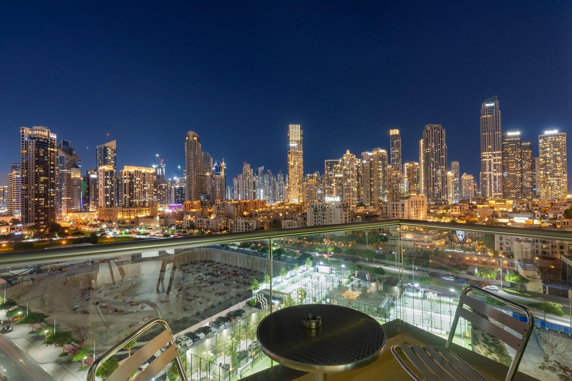 Apartment Prime 2br With Balcony & Full Burj Khalifa Views Dubai