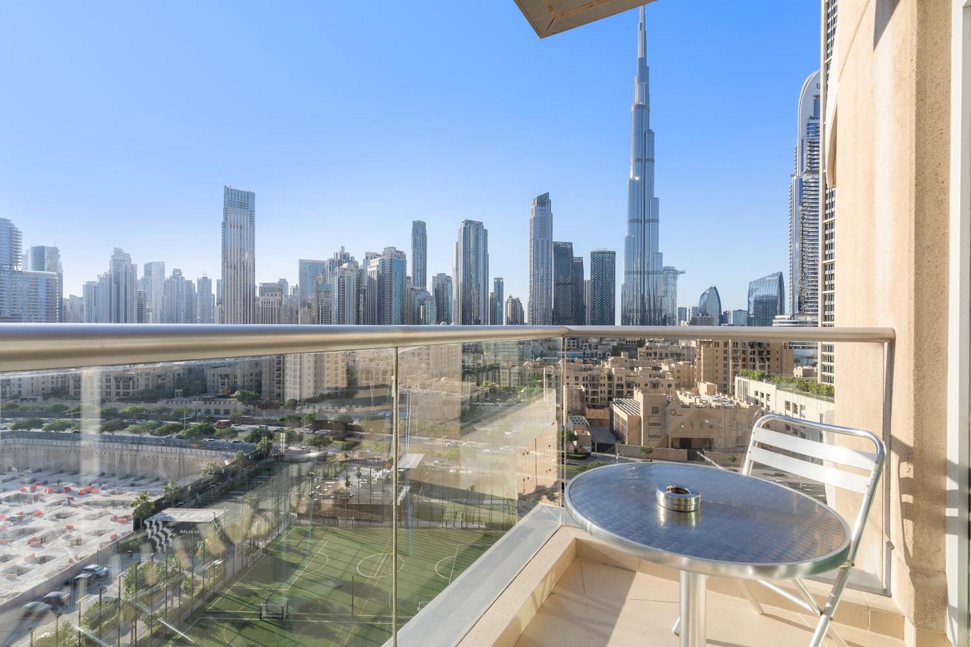 Apartment Prime 2br With Balcony & Full Burj Khalifa Views *
