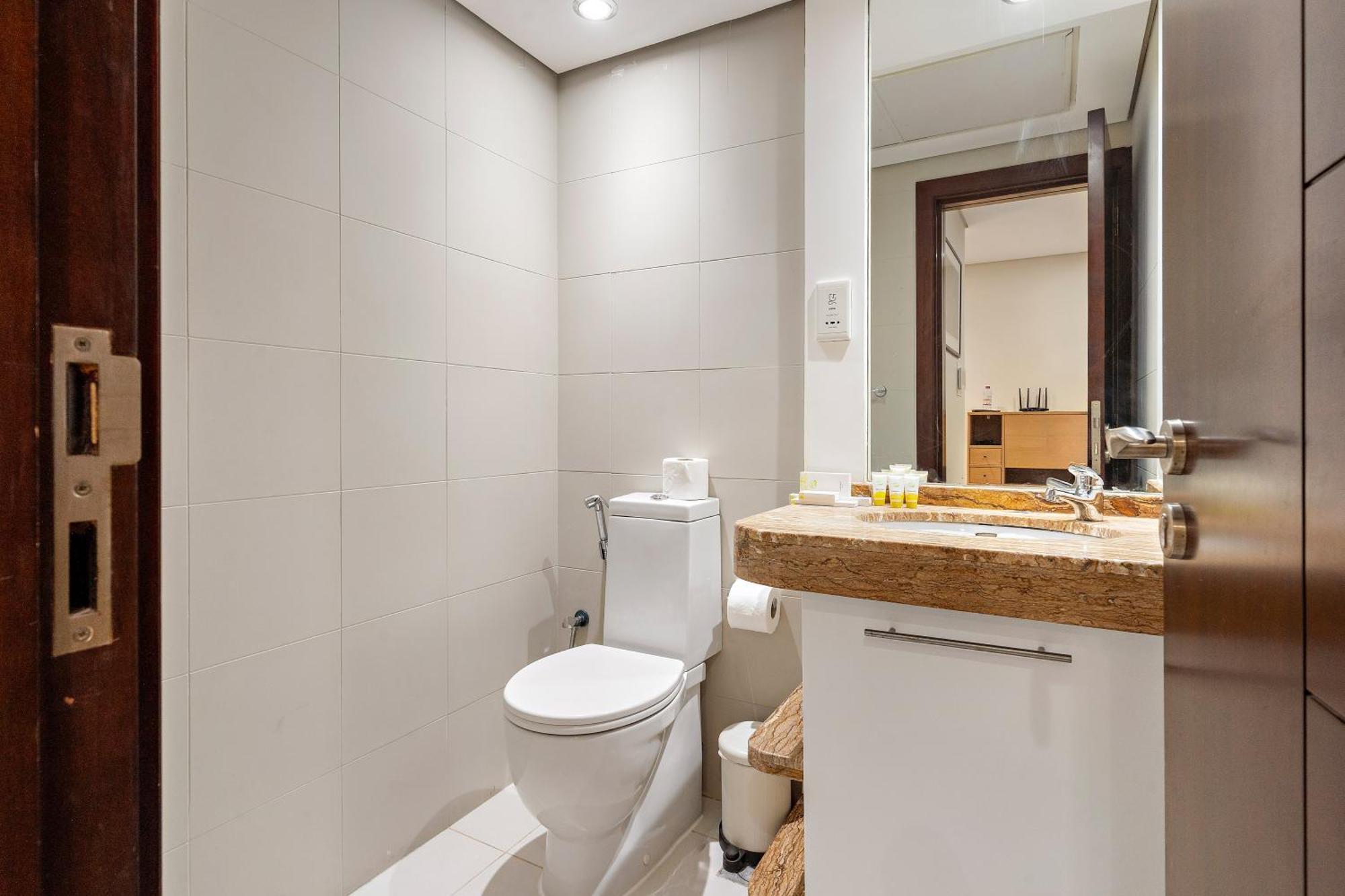 Prime 2br With Balcony & Full Burj Khalifa Views Apartment
