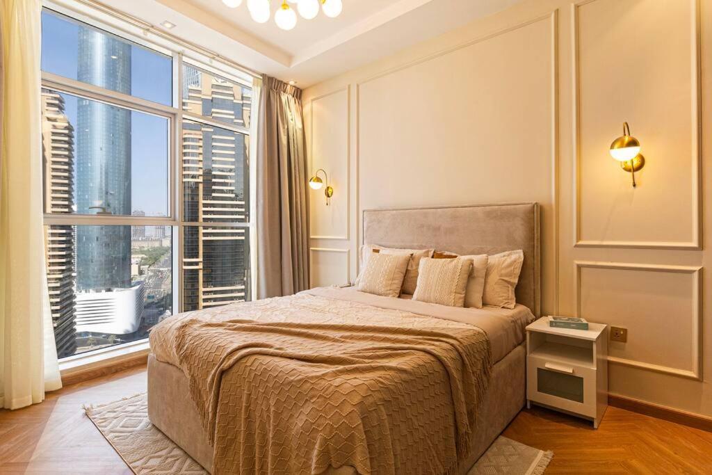 Breathtaking Palm View 2br In Marina *