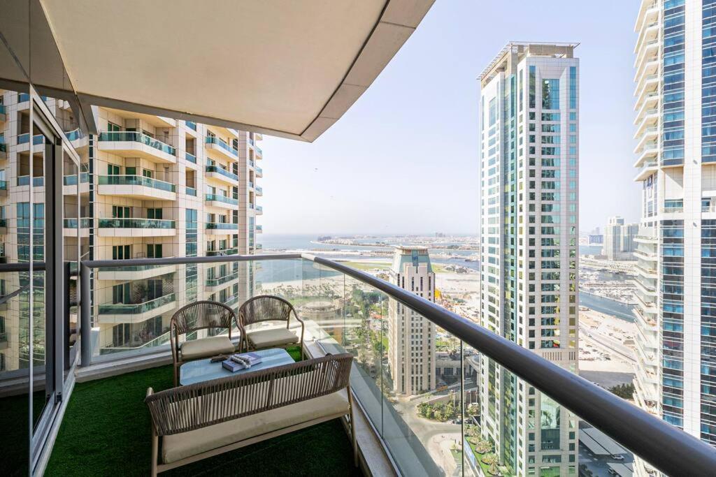 Breathtaking Palm View 2br In Marina