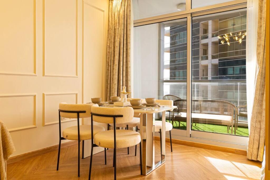 Breathtaking Palm View 2br In Marina Apartment *