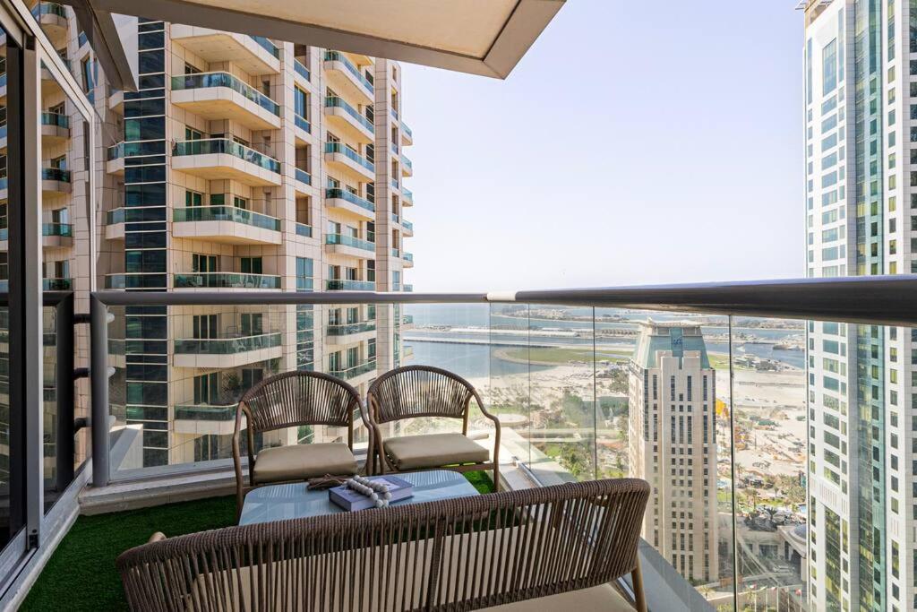 Breathtaking Palm View 2br In Marina