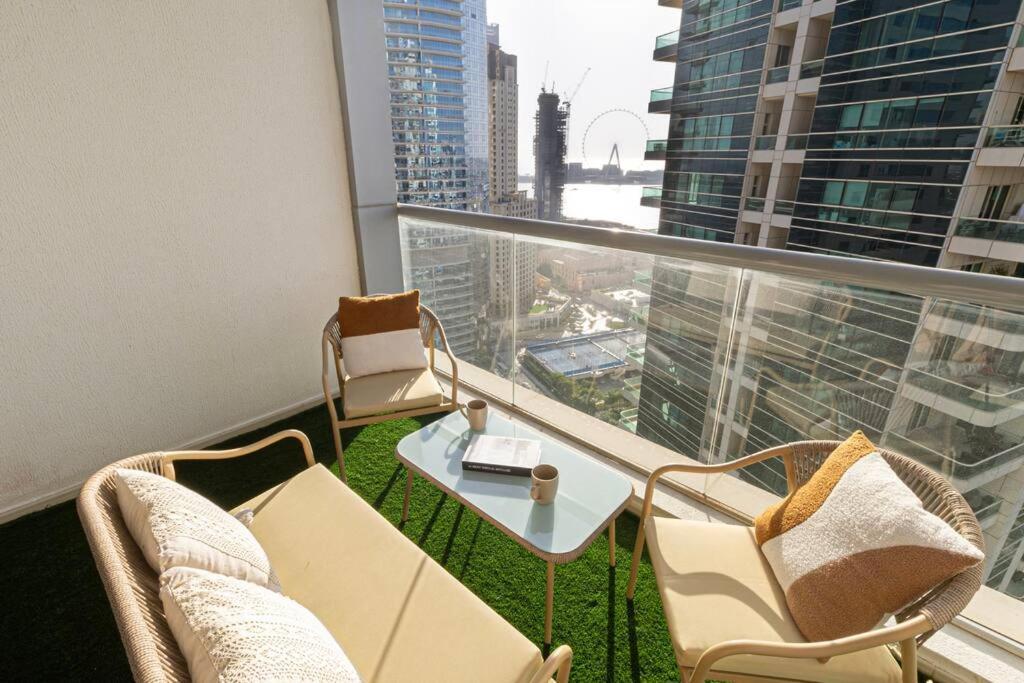 Breathtaking Palm View 2br In Marina Apartment