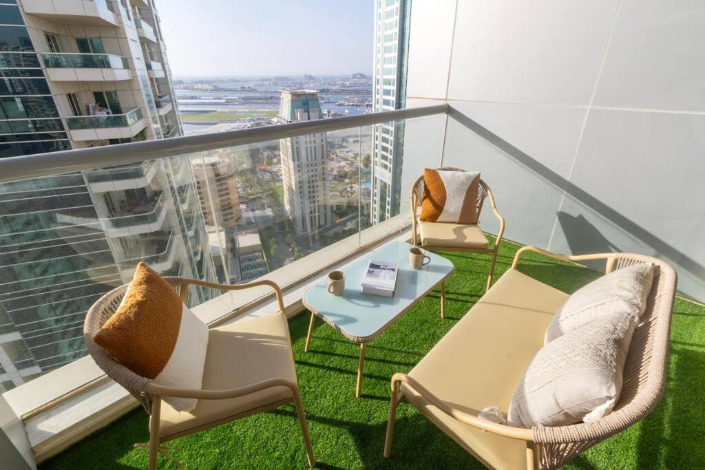 Breathtaking Palm View 2br In Marina