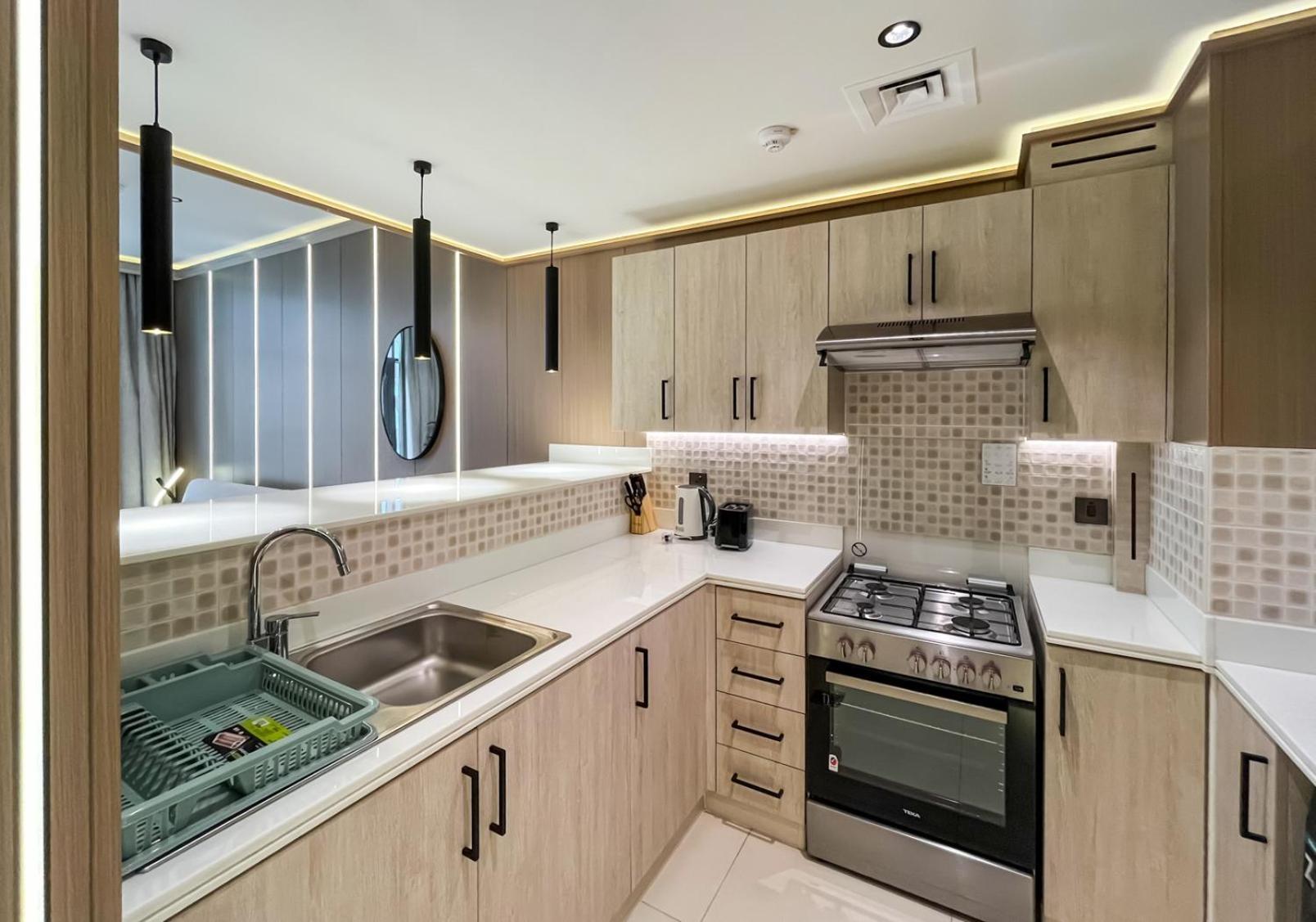 Livbnb-upgraded Urbanchic 1br With Balcony Apartment