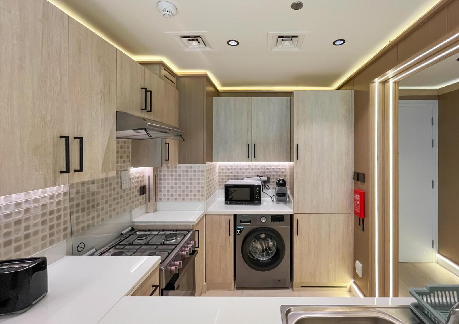 Livbnb-upgraded Urbanchic 1br With Balcony Apartment *