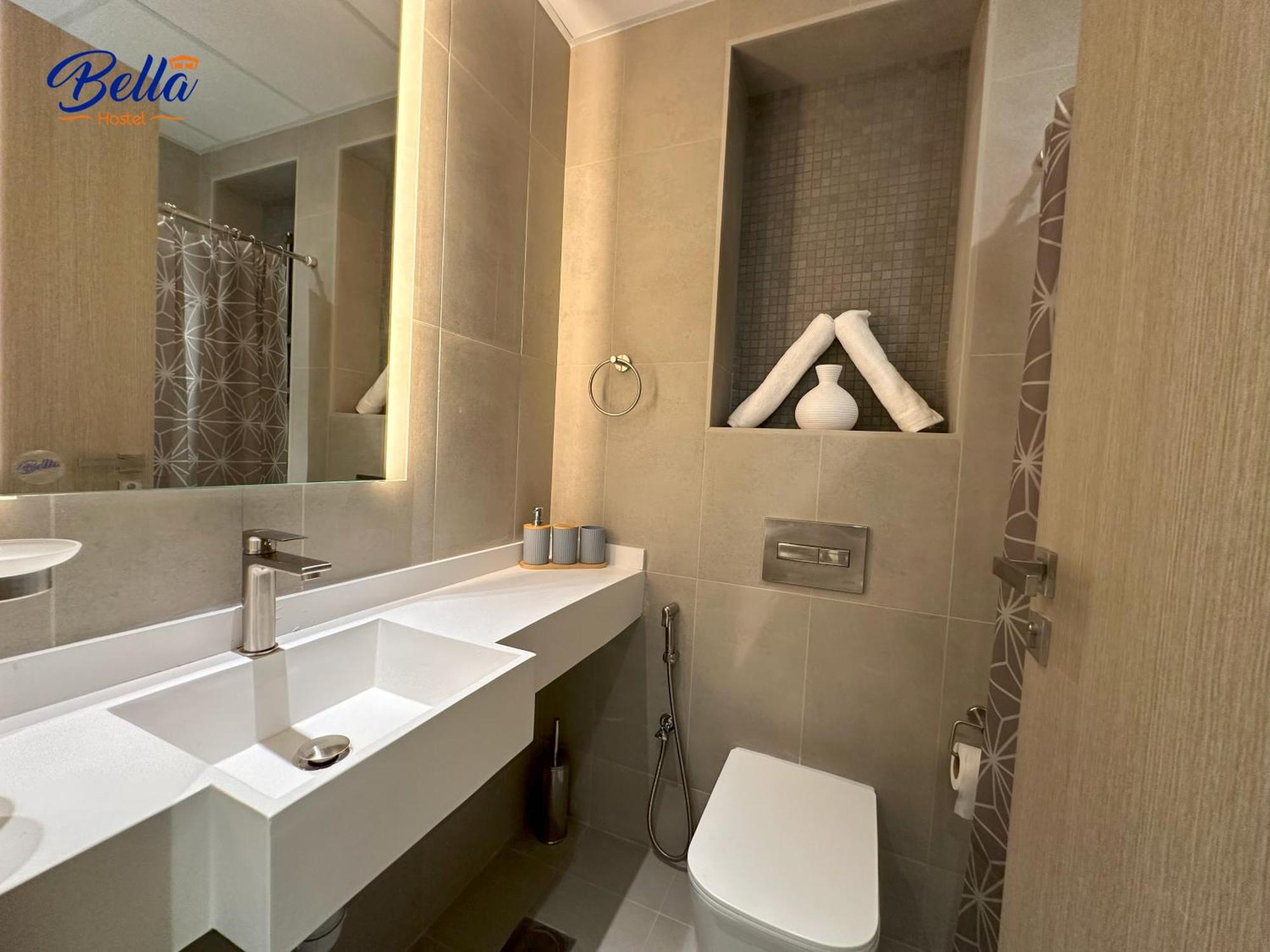 Bella - Luxury Mixed Near Airport Homestay