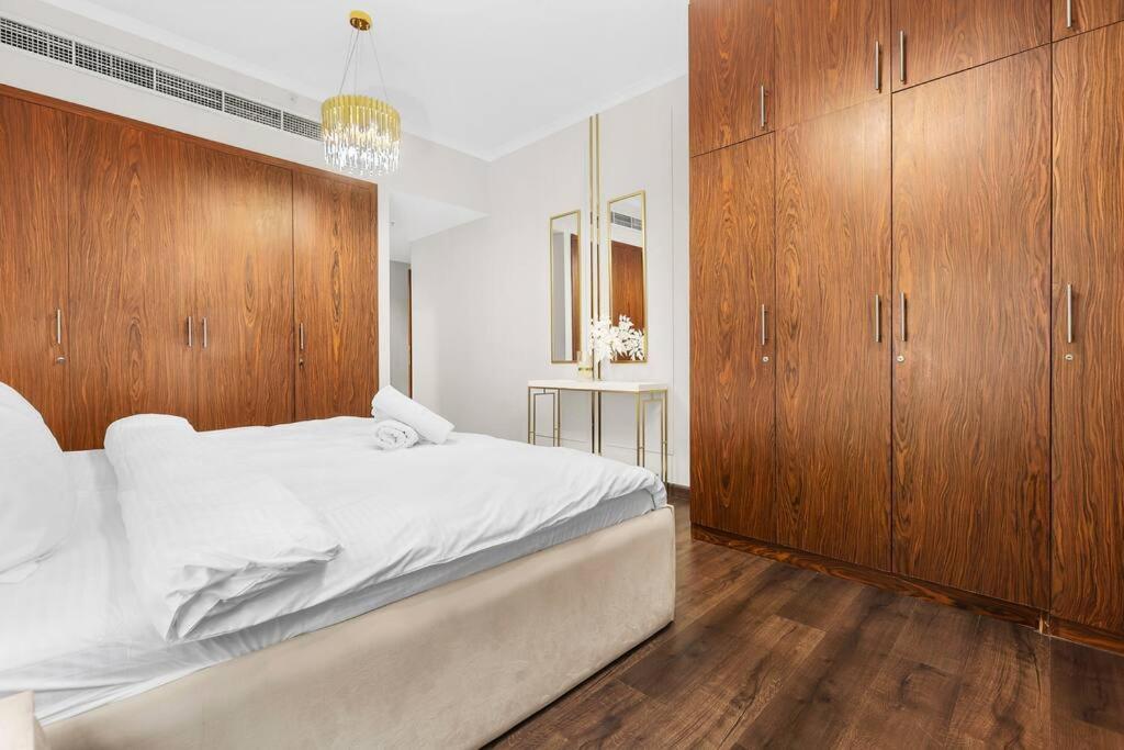 First Class 2br With Full Downtown Skyline View Apartment Dubai
