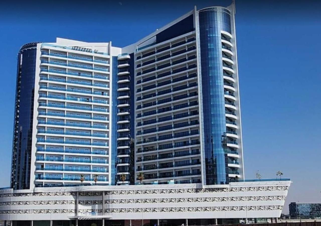 Modern 1br With Rooftop Pool The Bay Business Bay