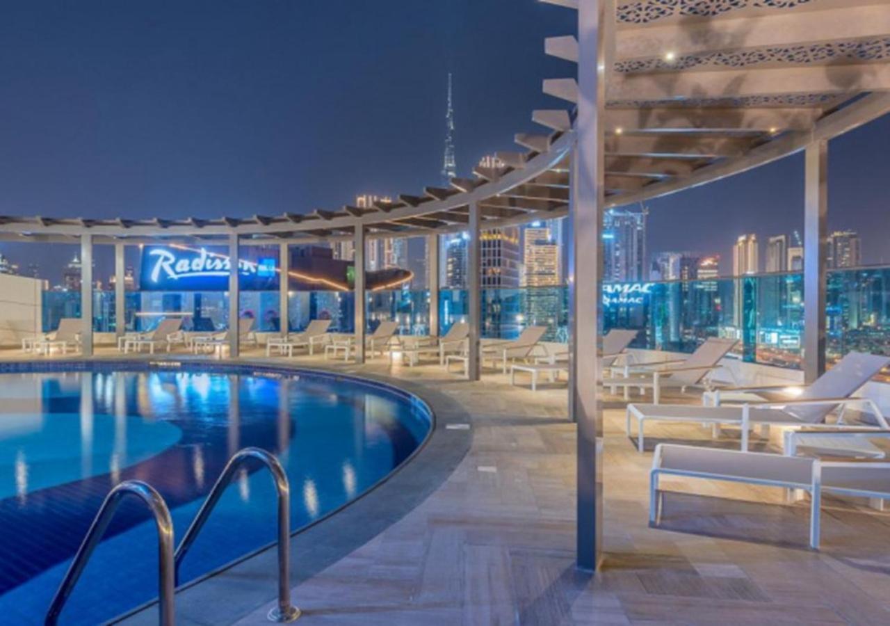 Modern 1br With Rooftop Pool The Bay Business Bay Apartment Dubai