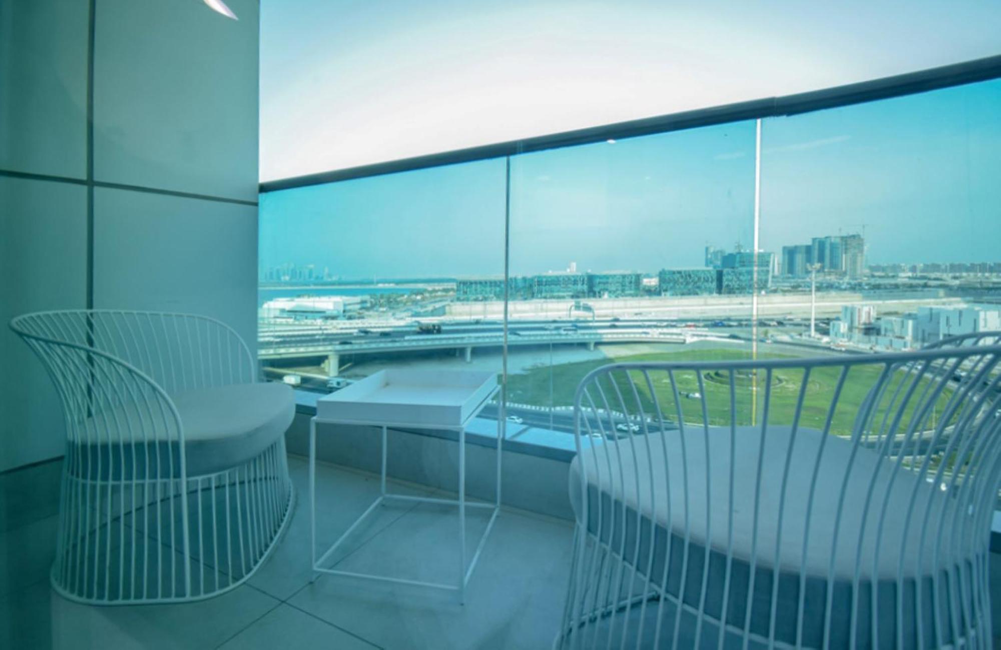 Modern 1br With Rooftop Pool The Bay Business Bay Dubai