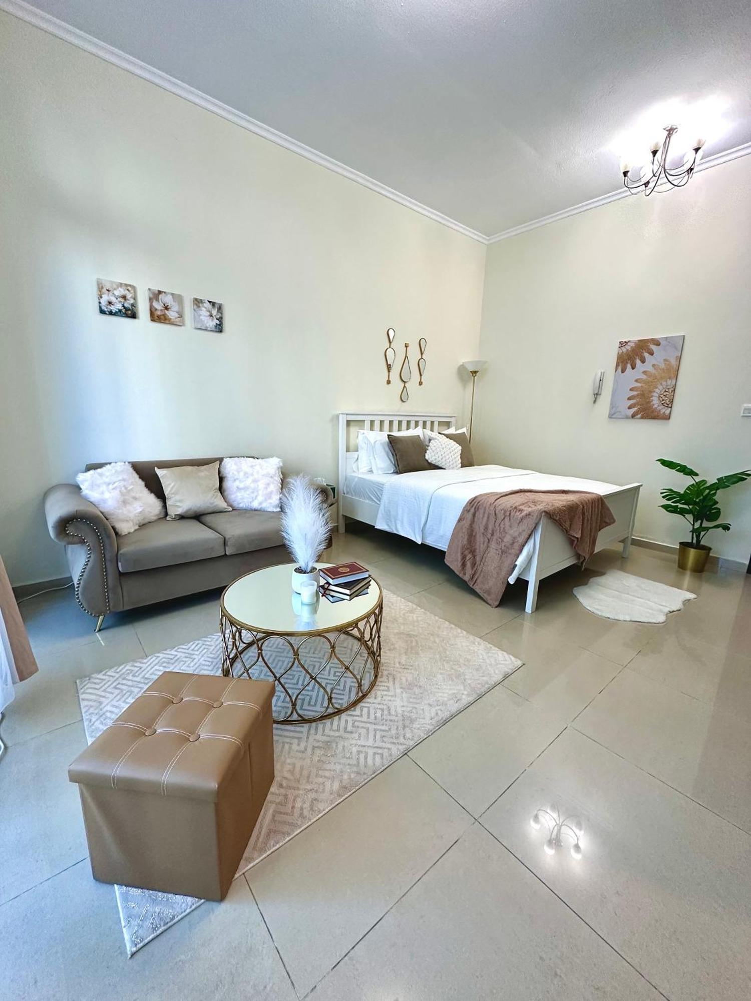 Elegant 10 Minutes From Marina