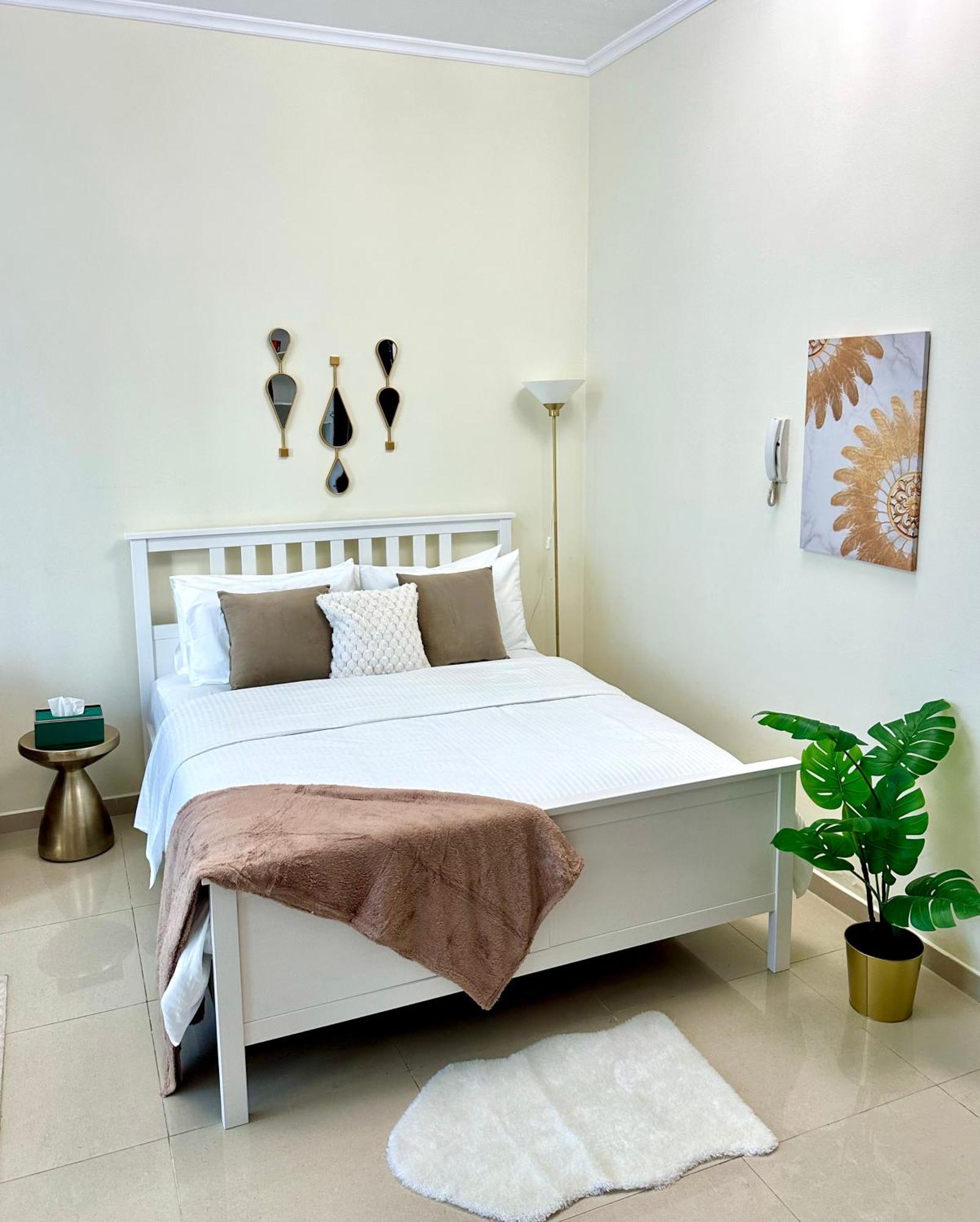 Elegant 10 Minutes From Marina Dubai