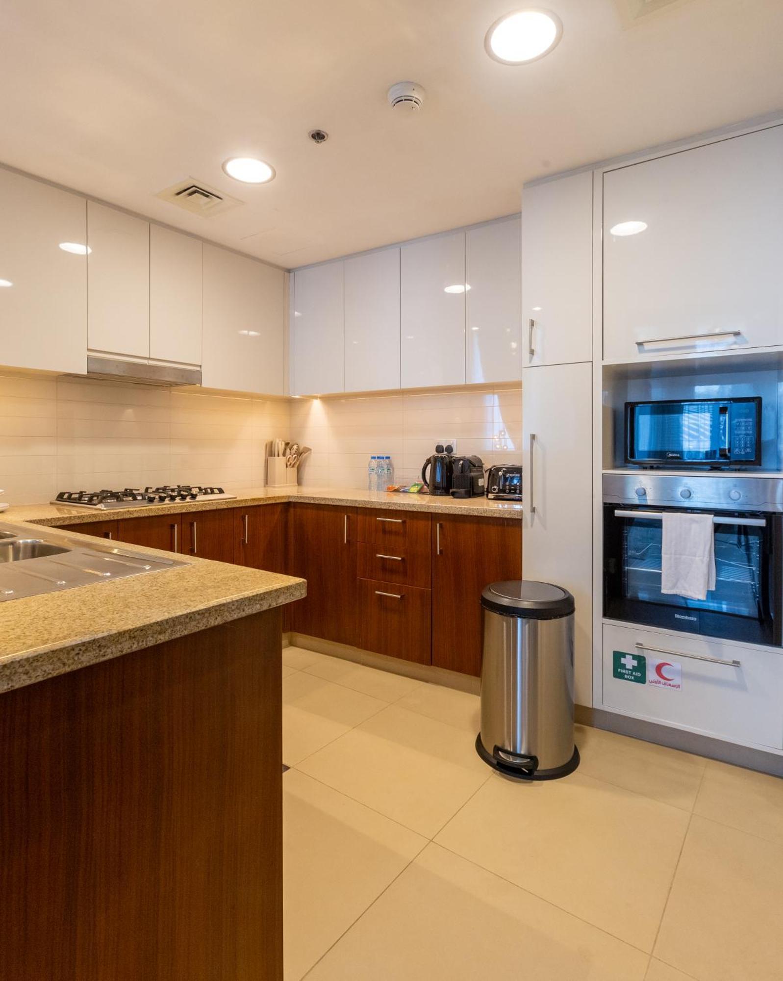 Mall Direct Access - Burj Vista Apartment Dubai