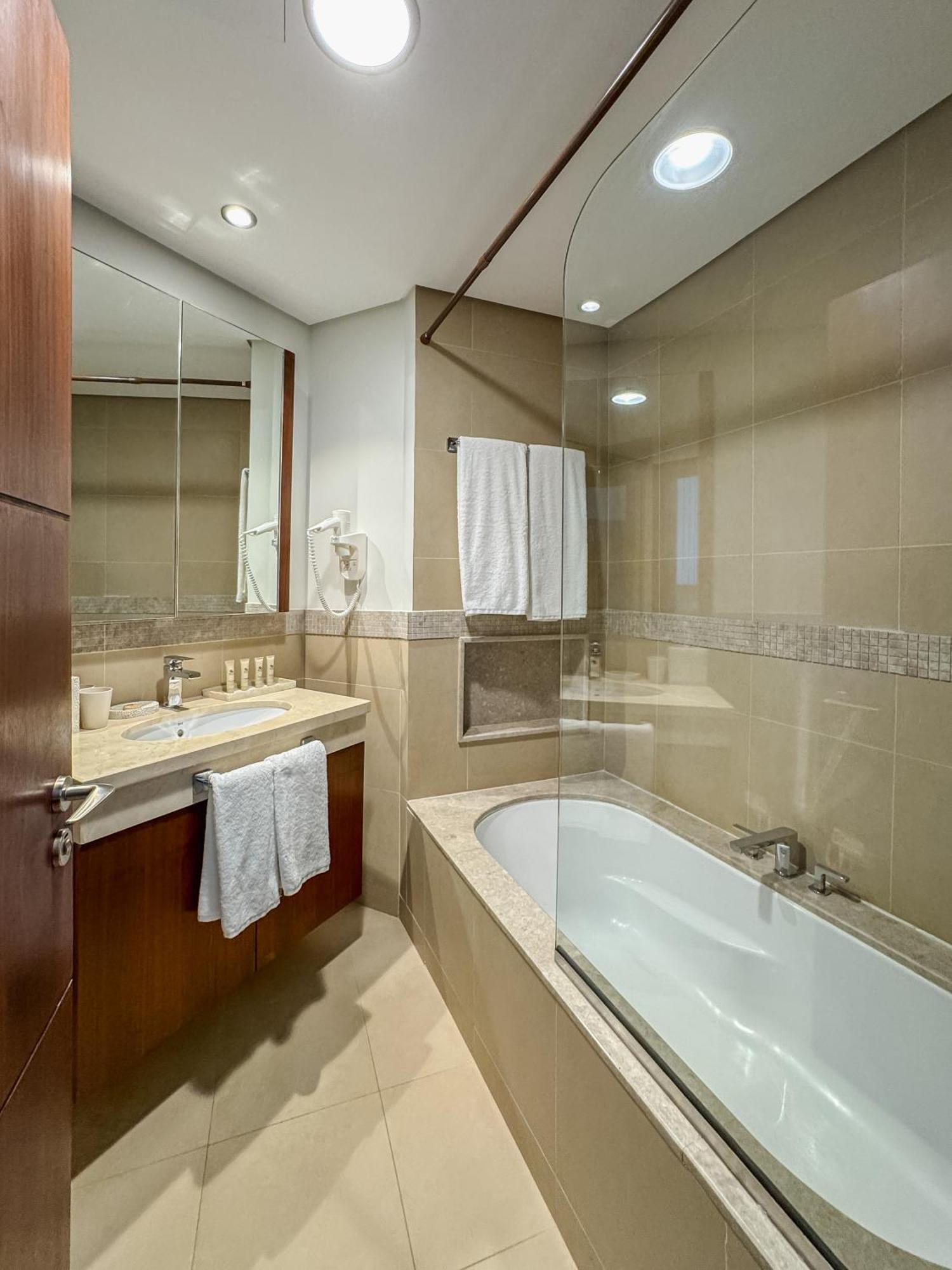 Apartment Mall Direct Access - Burj Vista *
