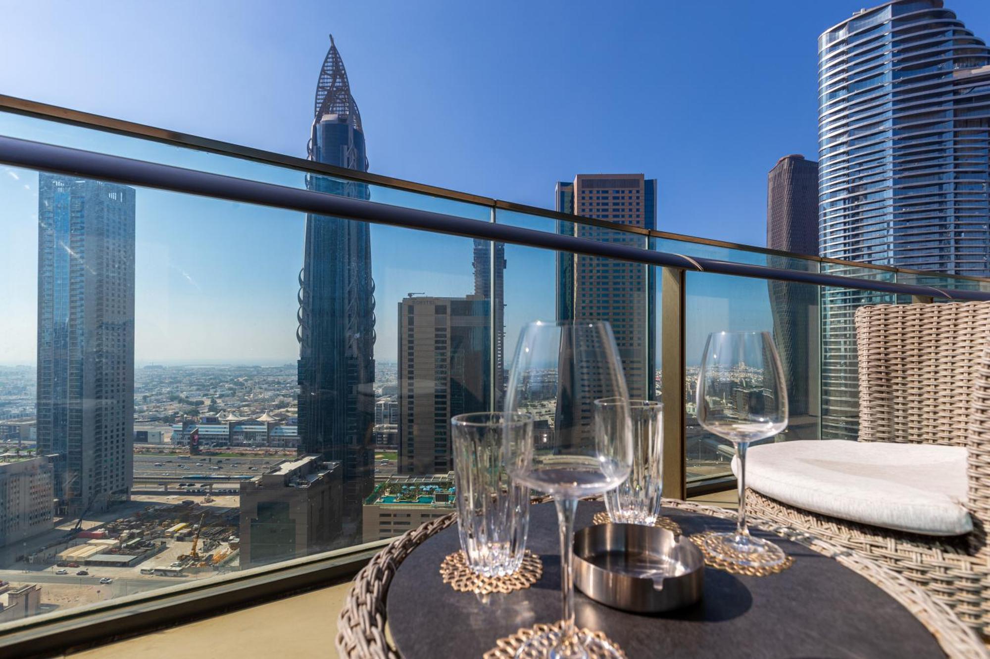 Mall Direct Access - Burj Vista Apartment