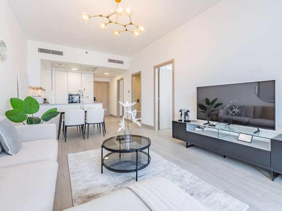 Apartment Modern Spacious- 2 Bedroom With Pool & Gym- Luma 22 Jvc Dubai