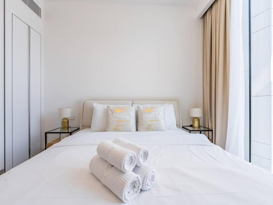 Modern Spacious- 2 Bedroom With Pool & Gym- Luma 22 Jvc