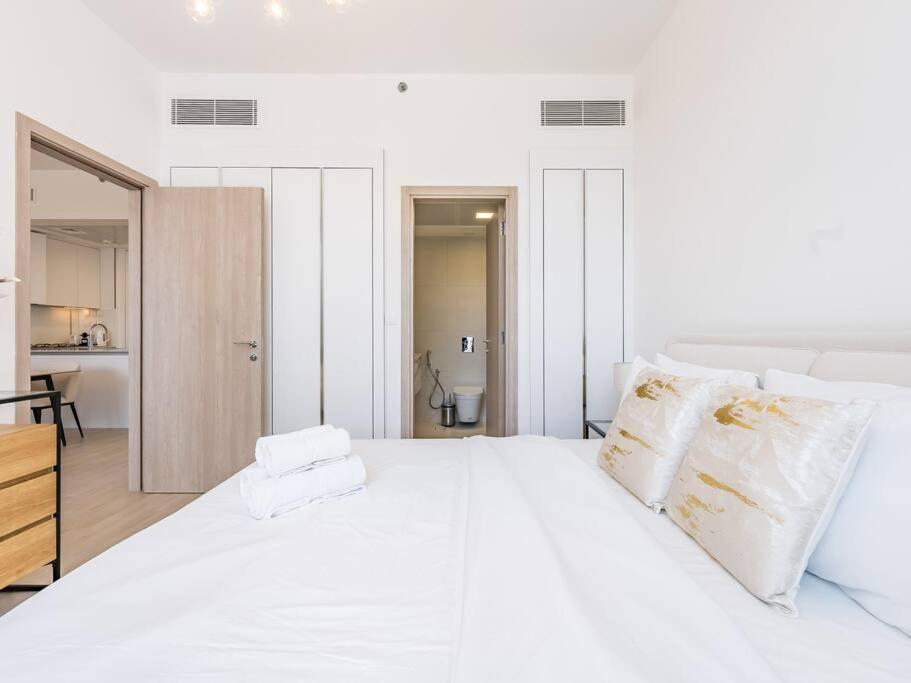 Modern Spacious- 2 Bedroom With Pool & Gym- Luma 22 Jvc Dubai