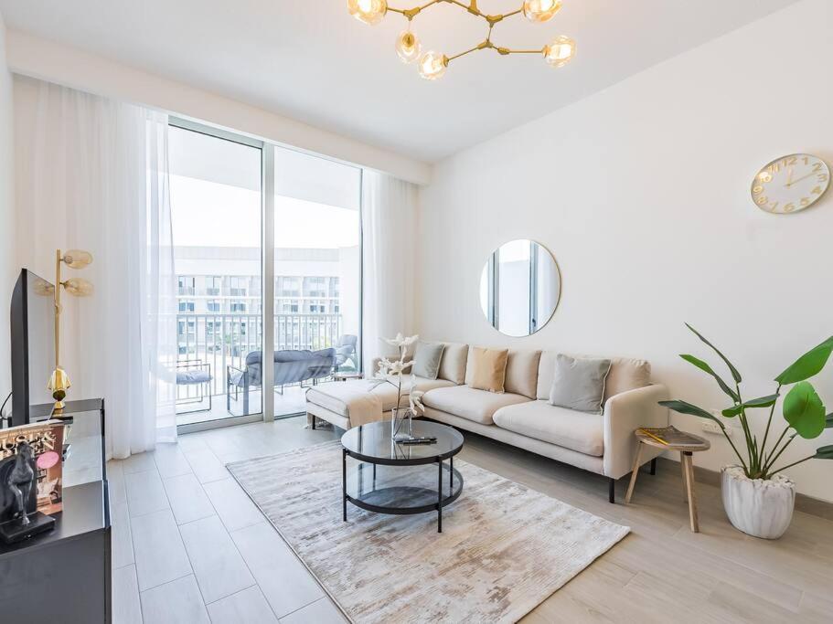 Modern Spacious- 2 Bedroom With Pool & Gym- Luma 22 Jvc