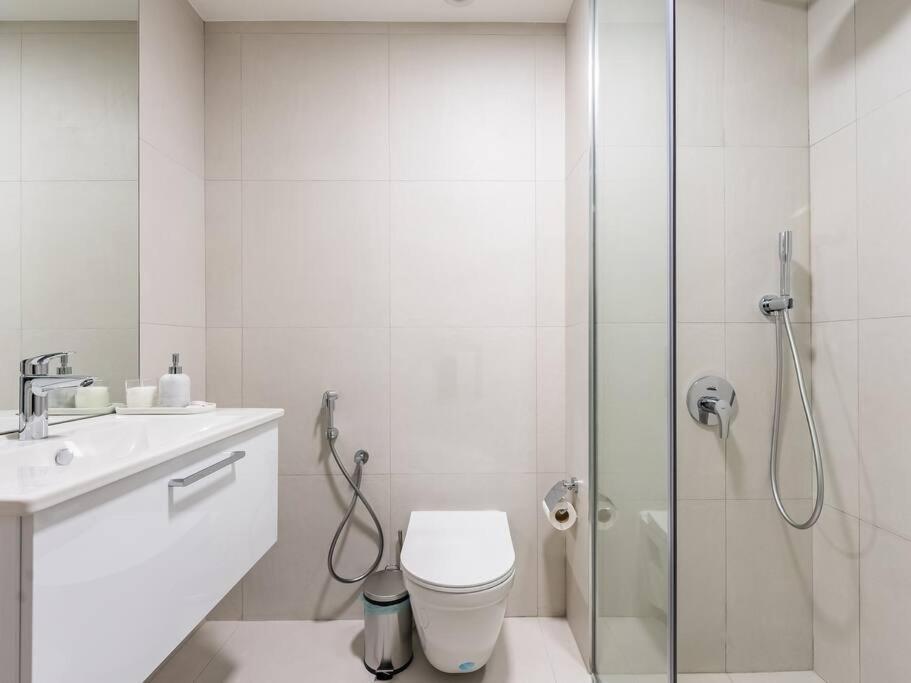 Apartment Modern Spacious- 2 Bedroom With Pool & Gym- Luma 22 Jvc Dubai