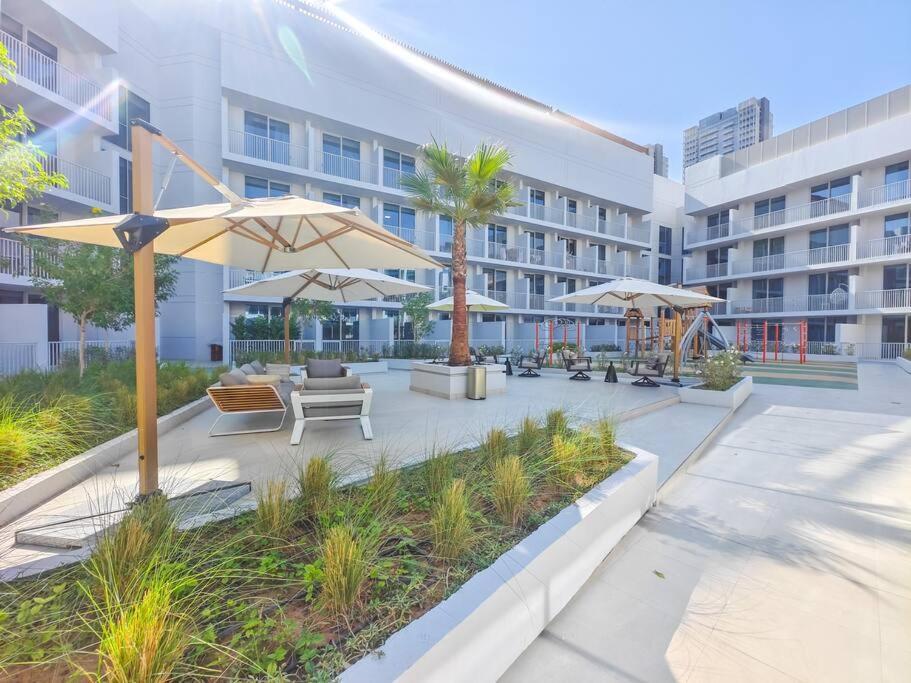 Modern Spacious- 2 Bedroom With Pool & Gym- Luma 22 Jvc Apartment *