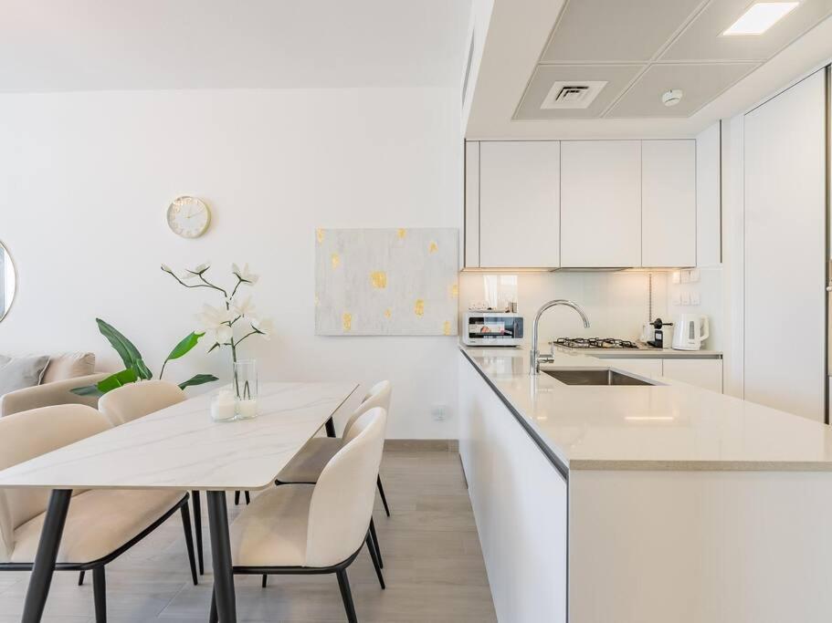 Apartment Modern Spacious- 2 Bedroom With Pool & Gym- Luma 22 Jvc *