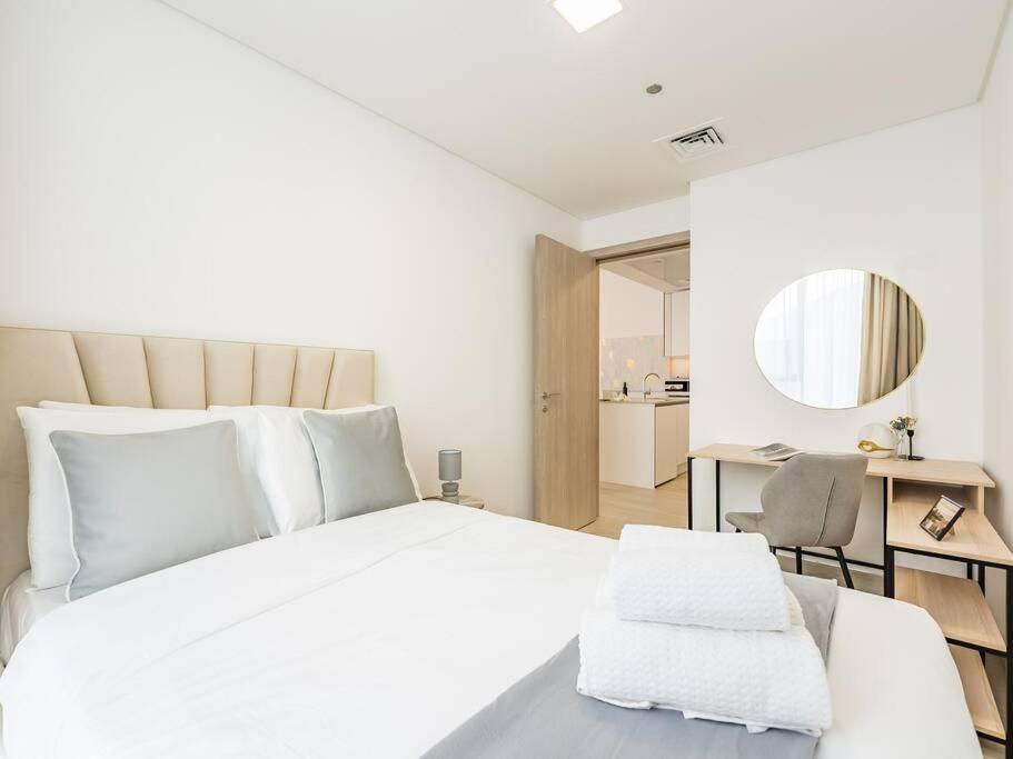 Modern Spacious- 2 Bedroom With Pool & Gym- Luma 22 Jvc