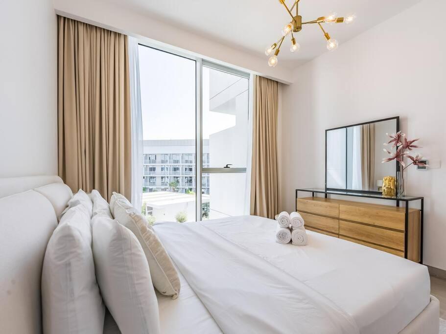 Modern Spacious- 2 Bedroom With Pool & Gym- Luma 22 Jvc Apartment *