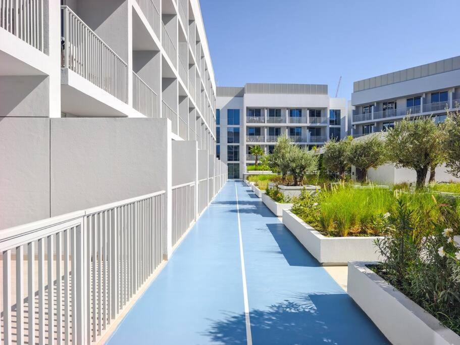 Apartment Modern Spacious- 2 Bedroom With Pool & Gym- Luma 22 Jvc Dubai