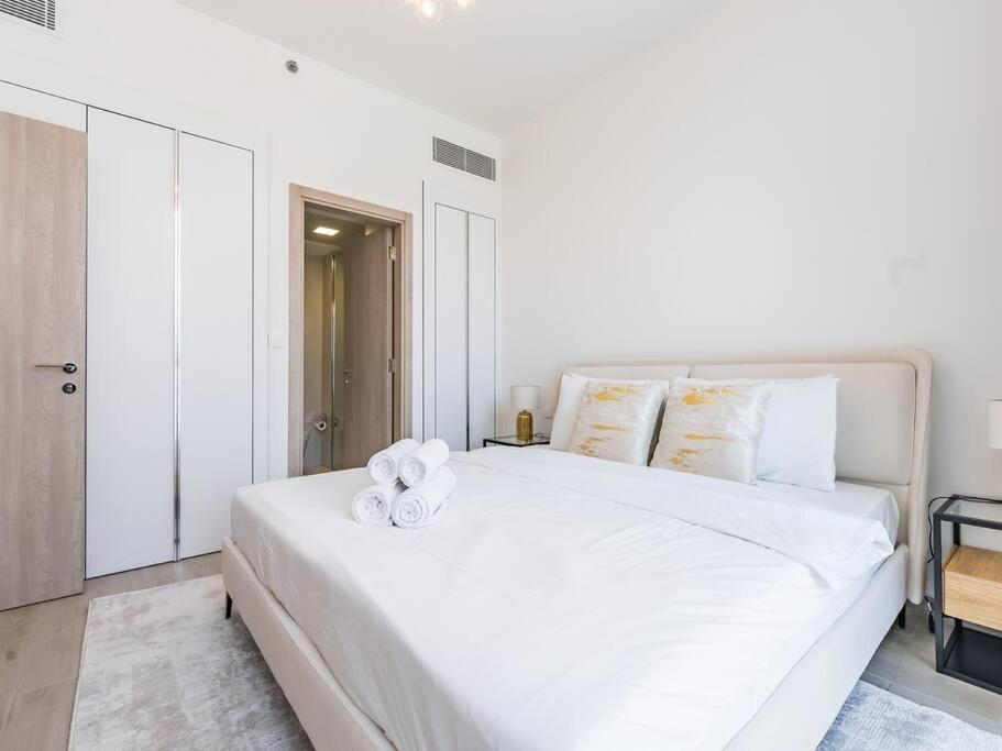 Apartment Modern Spacious- 2 Bedroom With Pool & Gym- Luma 22 Jvc Dubai