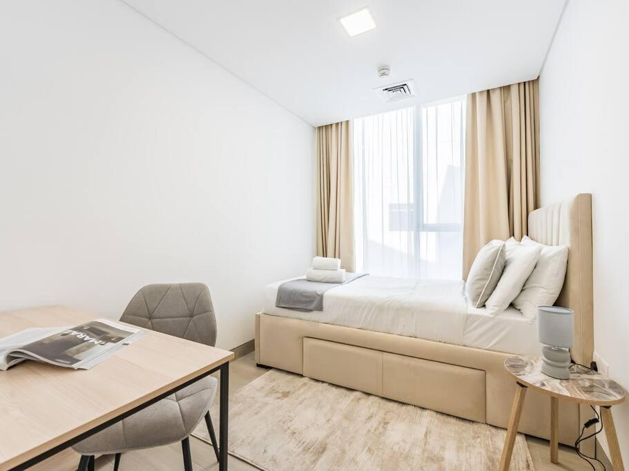 Apartment Modern Spacious- 2 Bedroom With Pool & Gym- Luma 22 Jvc
