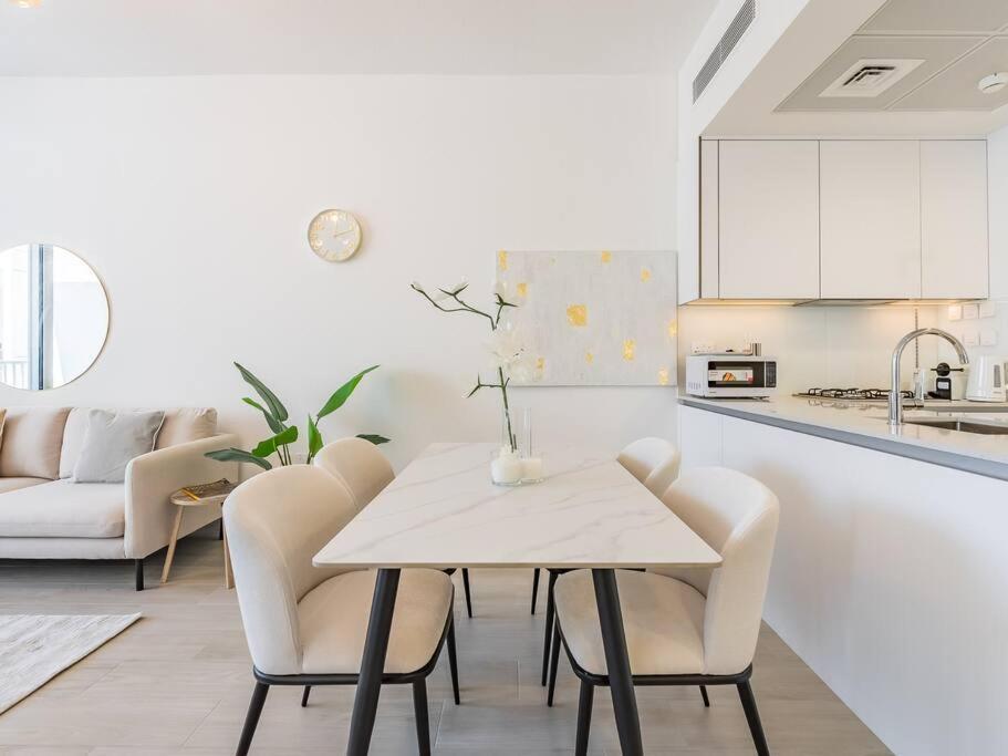 Modern Spacious- 2 Bedroom With Pool & Gym- Luma 22 Jvc Apartment *
