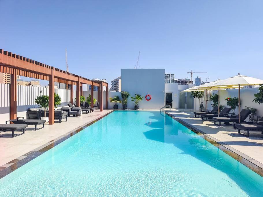 Modern Spacious- 2 Bedroom With Pool & Gym- Luma 22 Jvc *