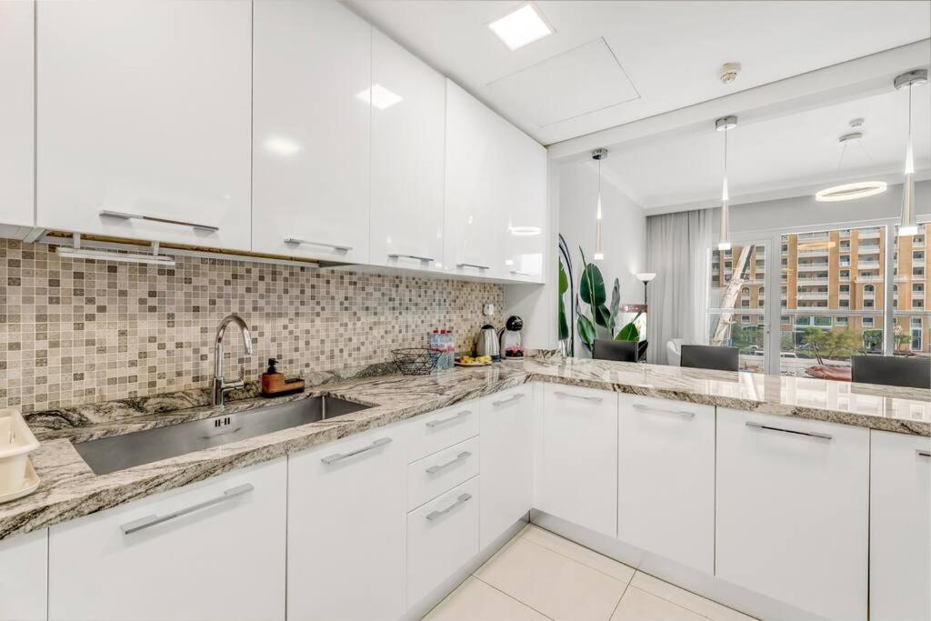 Apartment Waves - Spacious With Balcony & Pool *