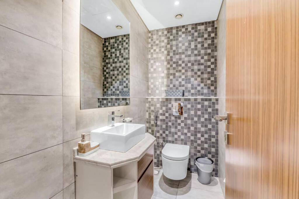 Apartment Waves - Spacious With Balcony & Pool *
