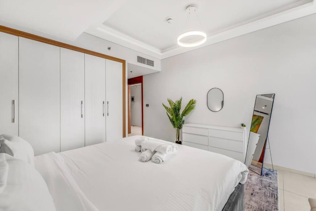 Apartment Waves - Spacious With Balcony & Pool Dubai