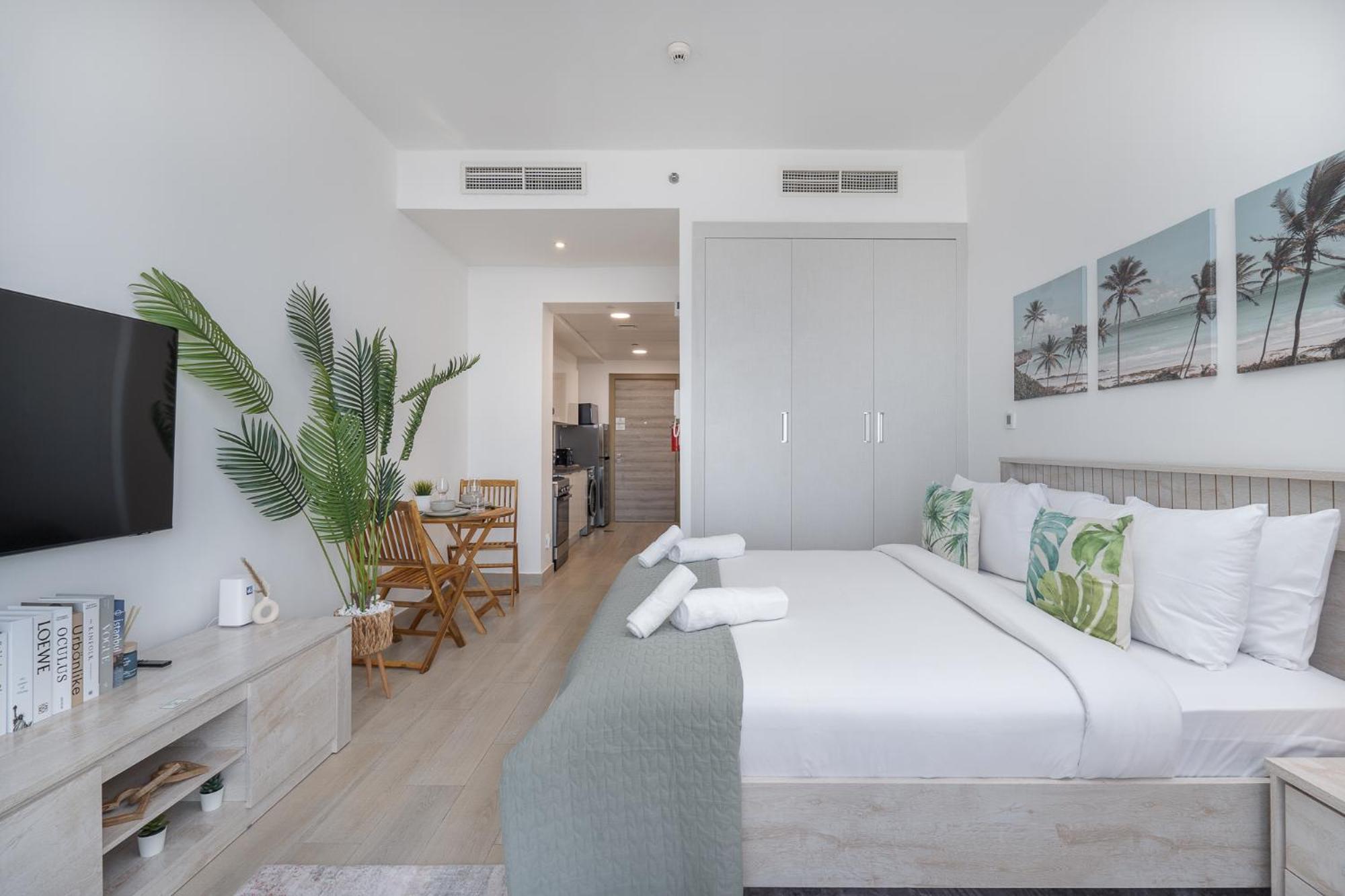 Bright And Stylish In Jvc With Skyline View Dubai