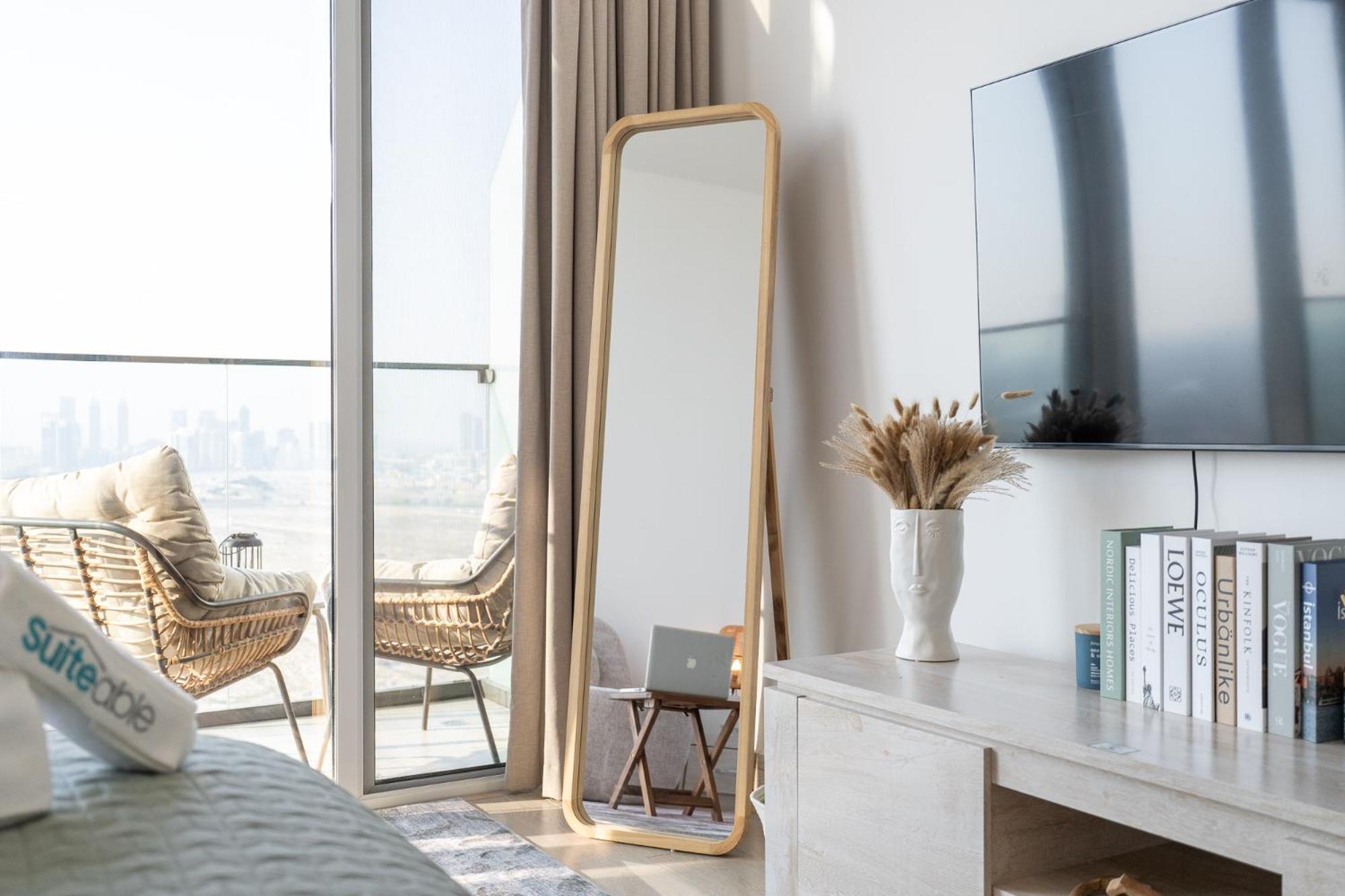 Bright And Stylish In Jvc With Skyline View *