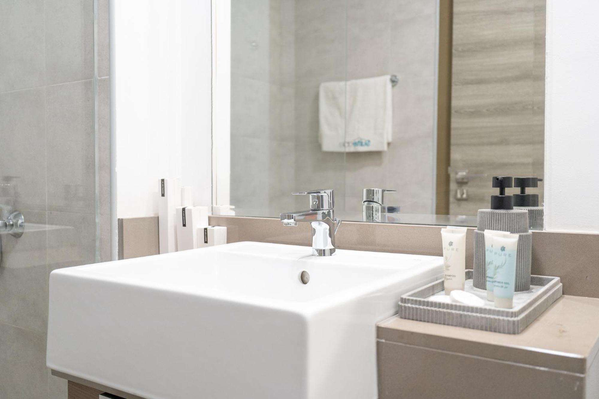 Bright And Stylish In Jvc With Skyline View Dubai