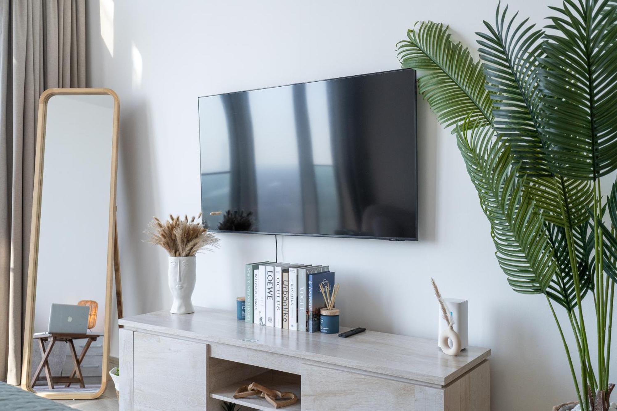 Bright And Stylish In Jvc With Skyline View * Dubai