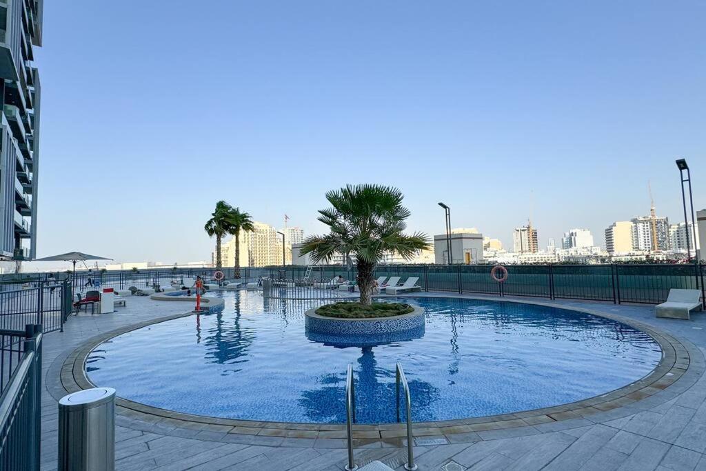 Apartment Bright And Stylish In Jvc With Skyline View