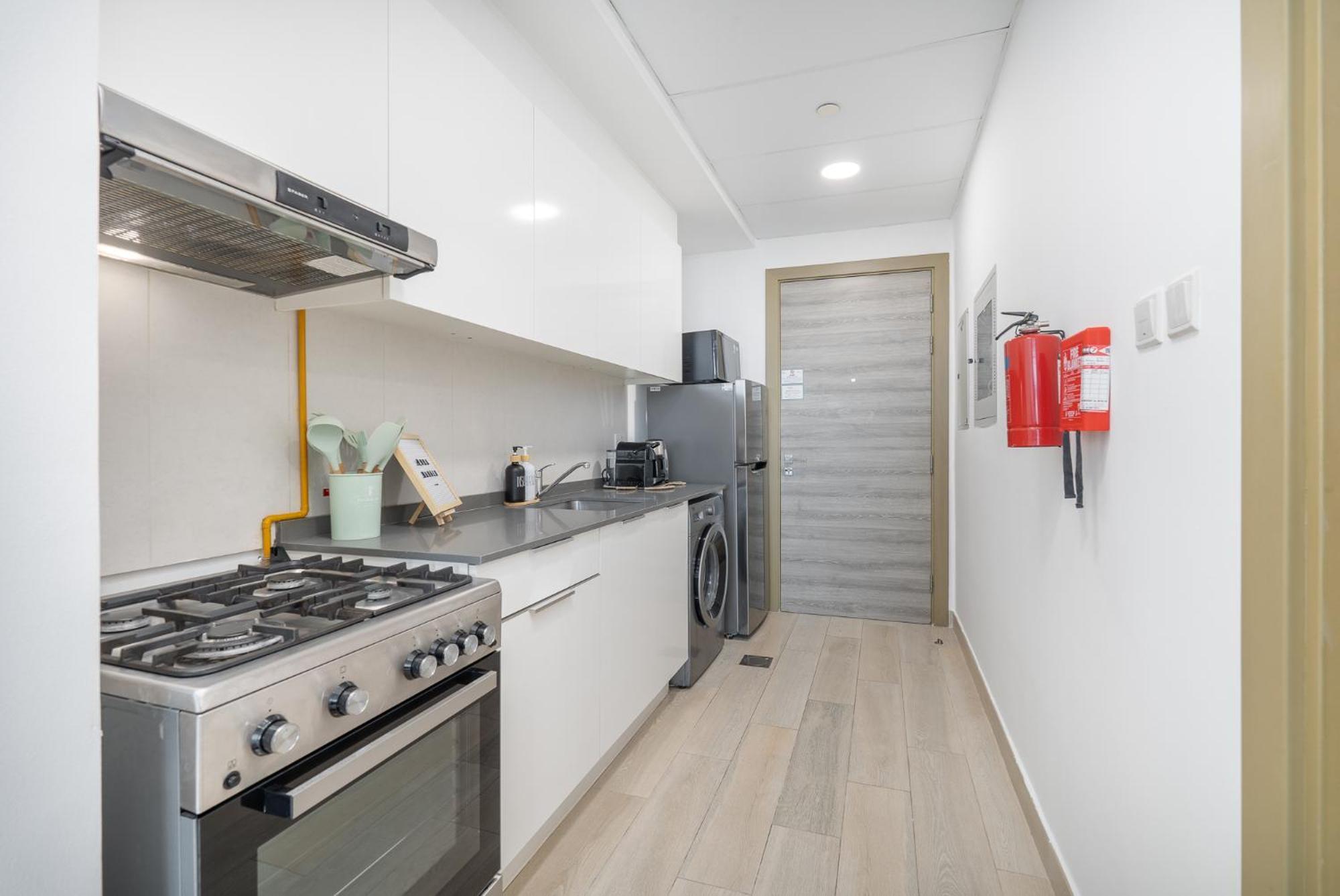 Bright And Stylish In Jvc With Skyline View Apartment