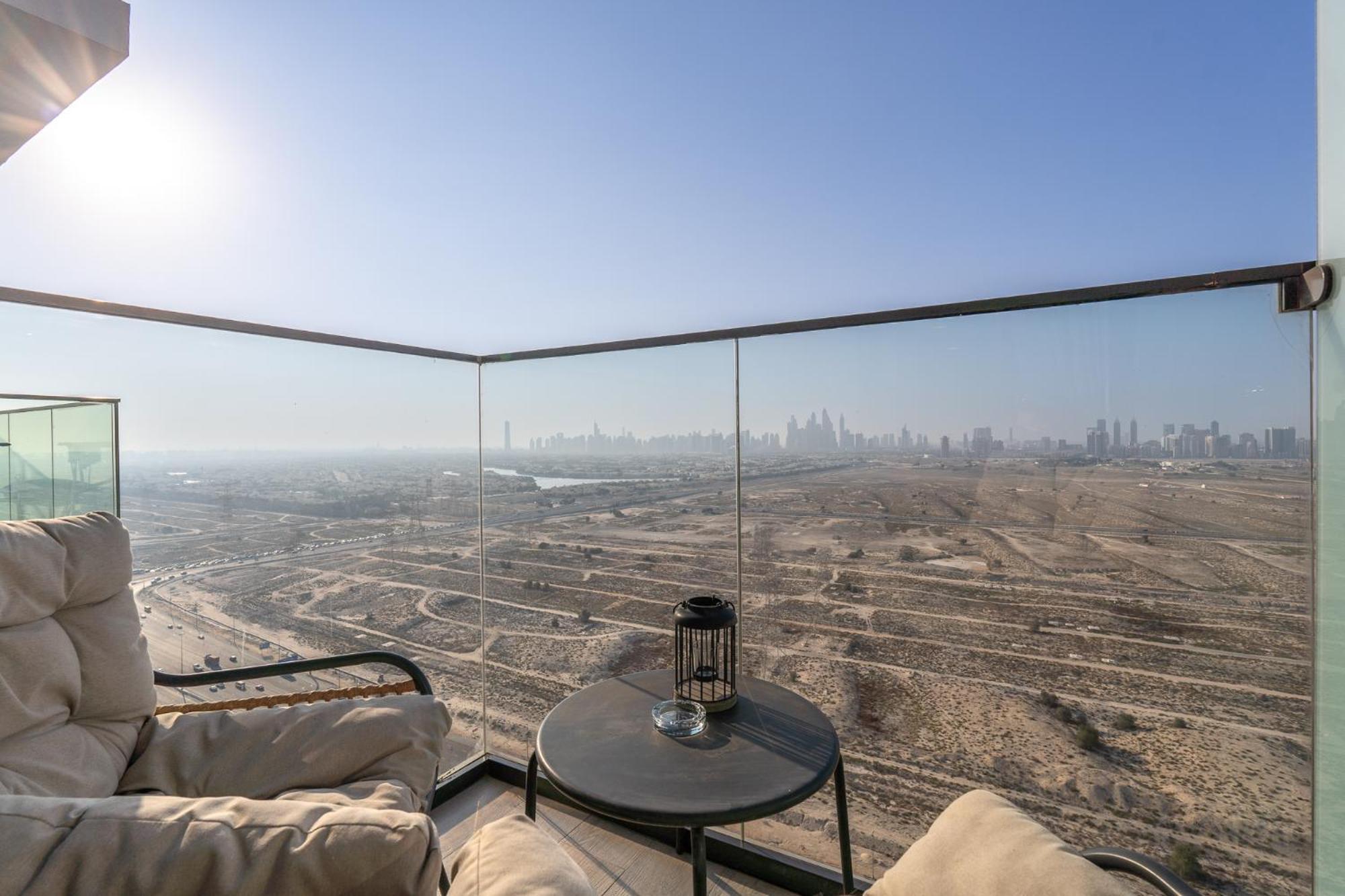 Bright And Stylish In Jvc With Skyline View *