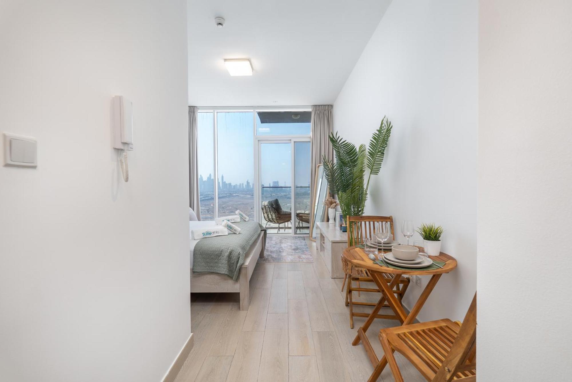 Bright And Stylish In Jvc With Skyline View *