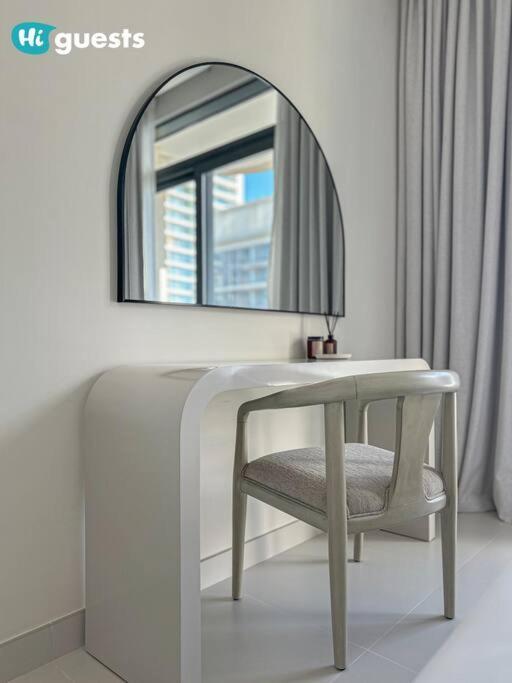 Elegant 2-bedroom Retreat At Marina Vista 2 * Dubai