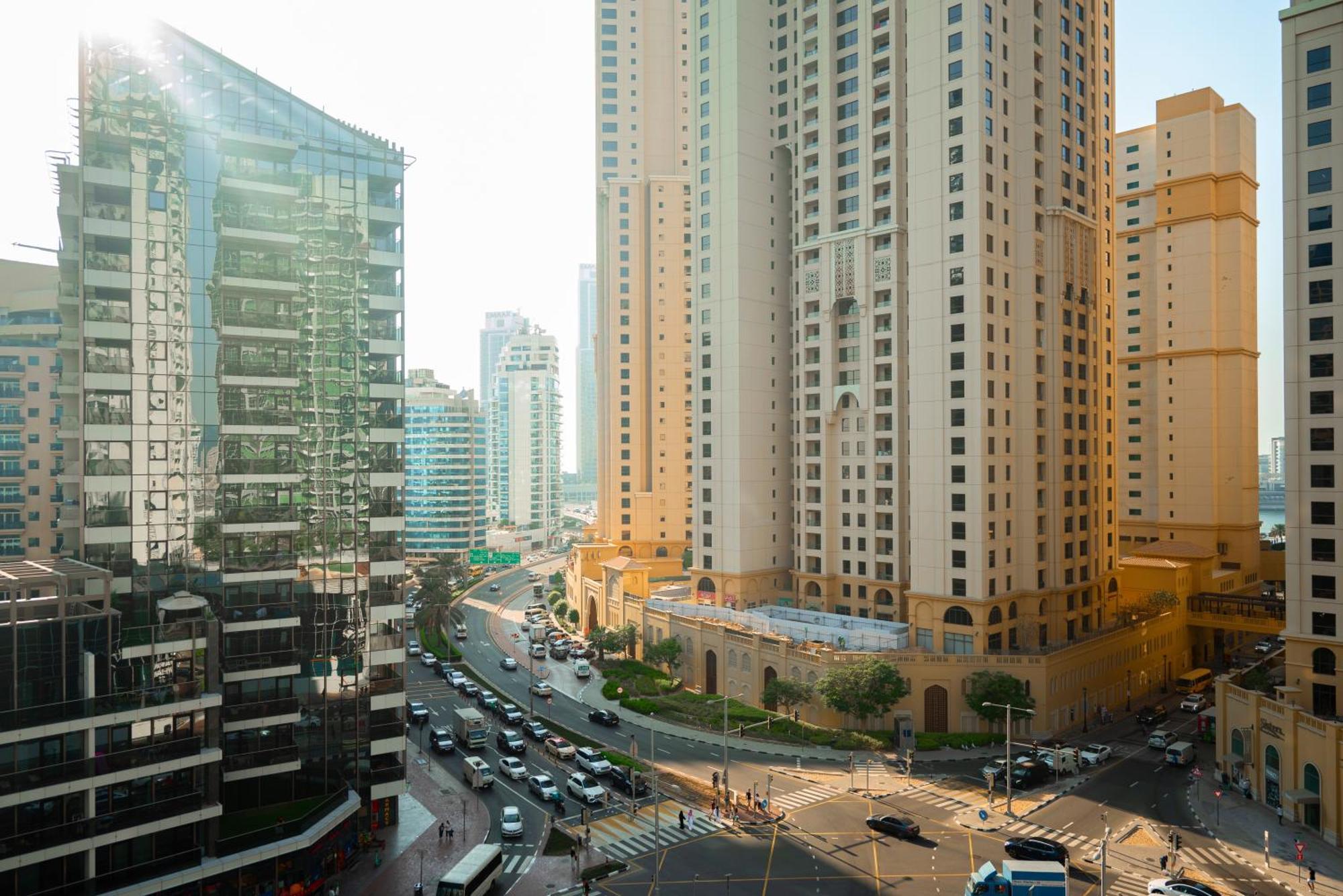Apartment Walk To & Marina Mall - Marina 2bdr Dubai
